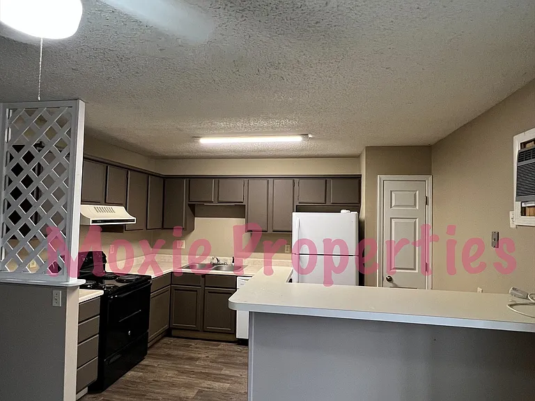 4136 Liberty St — Photo 5