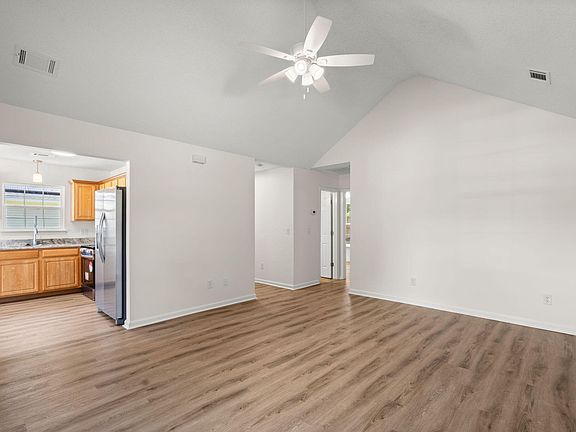 4th image of 106 Yorkshire Dr