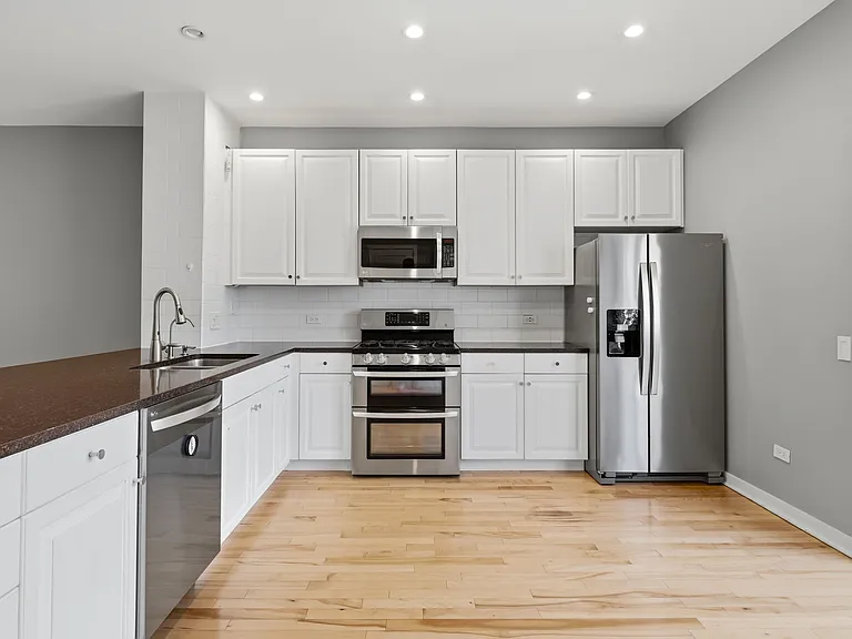 1214 W Grenshaw St — Photo 13