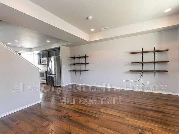 4th image of 538 Winnipeg Ct