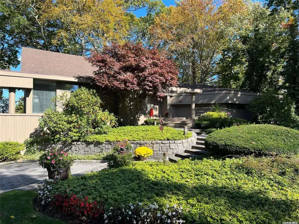 140 Elm Drive, East Hills, NY 11576