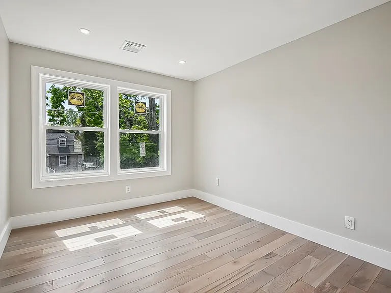 223 Victor St — Photo 12