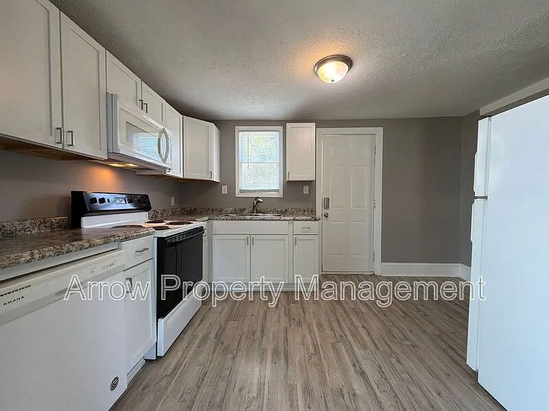 3 bed, 1.0 bath, 1196 sqft, $1,650 — Photo 4