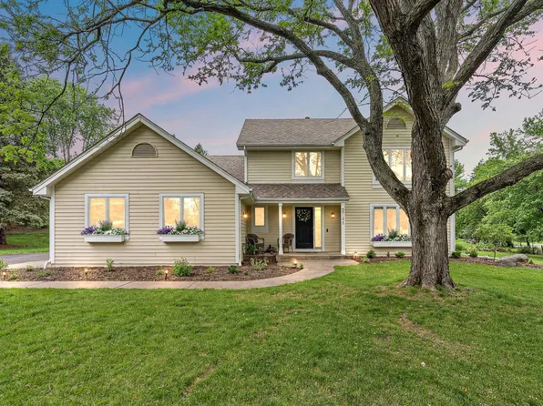 2741 Crescent Ridge Rd, Minnetonka, MN 55305