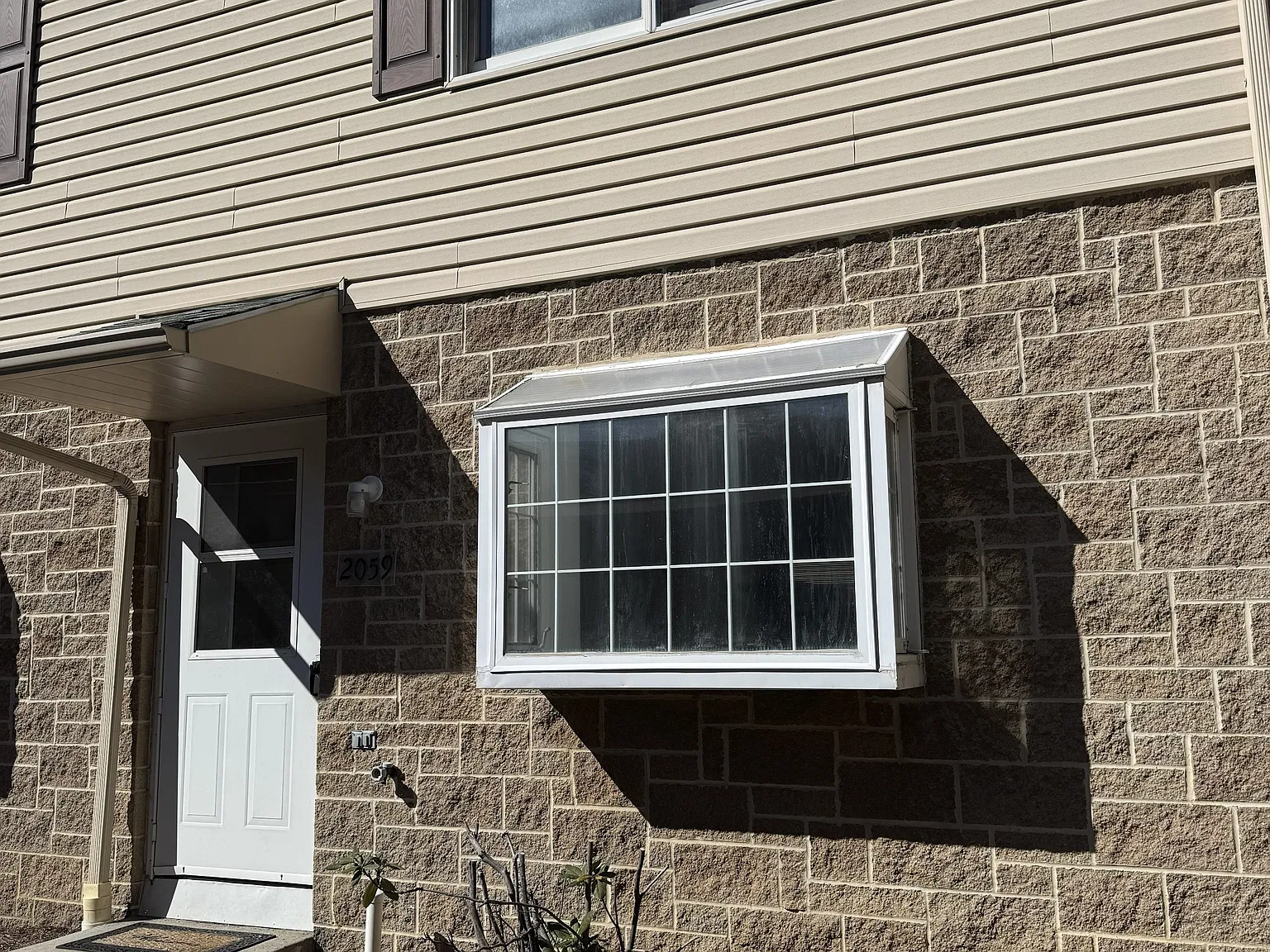 2059 Mary Ellen Ln — Photo 1