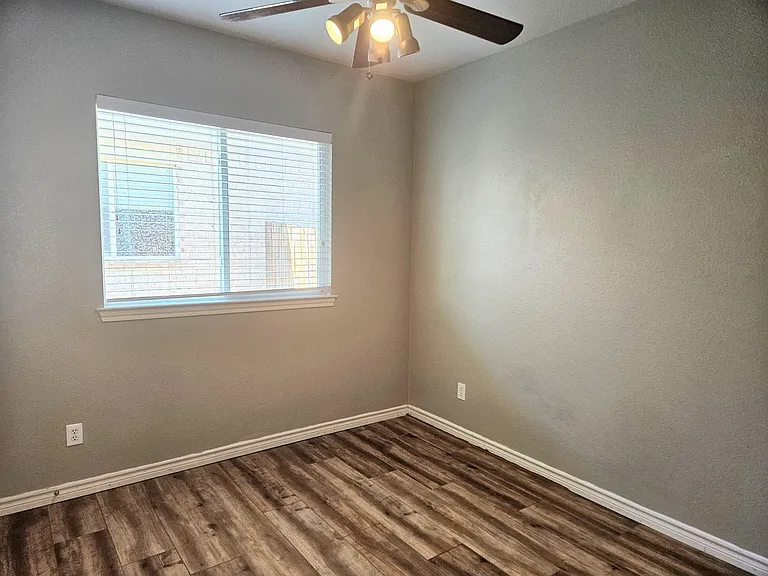2341 Clairborne Dr — Photo 18