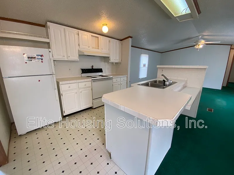 2 bed, 2.0 bath, 1000 sqft, $1,300 — Photo 1