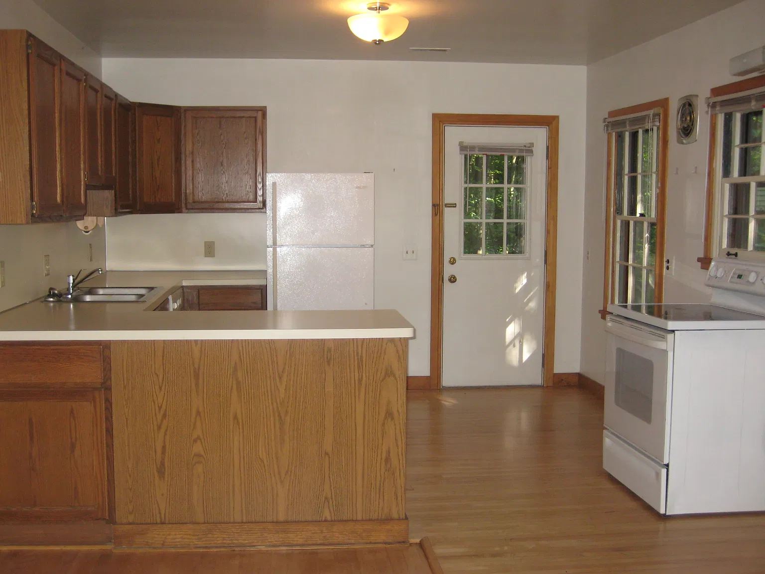 1 bed, 650 sqft, $1,100 — Photo 2