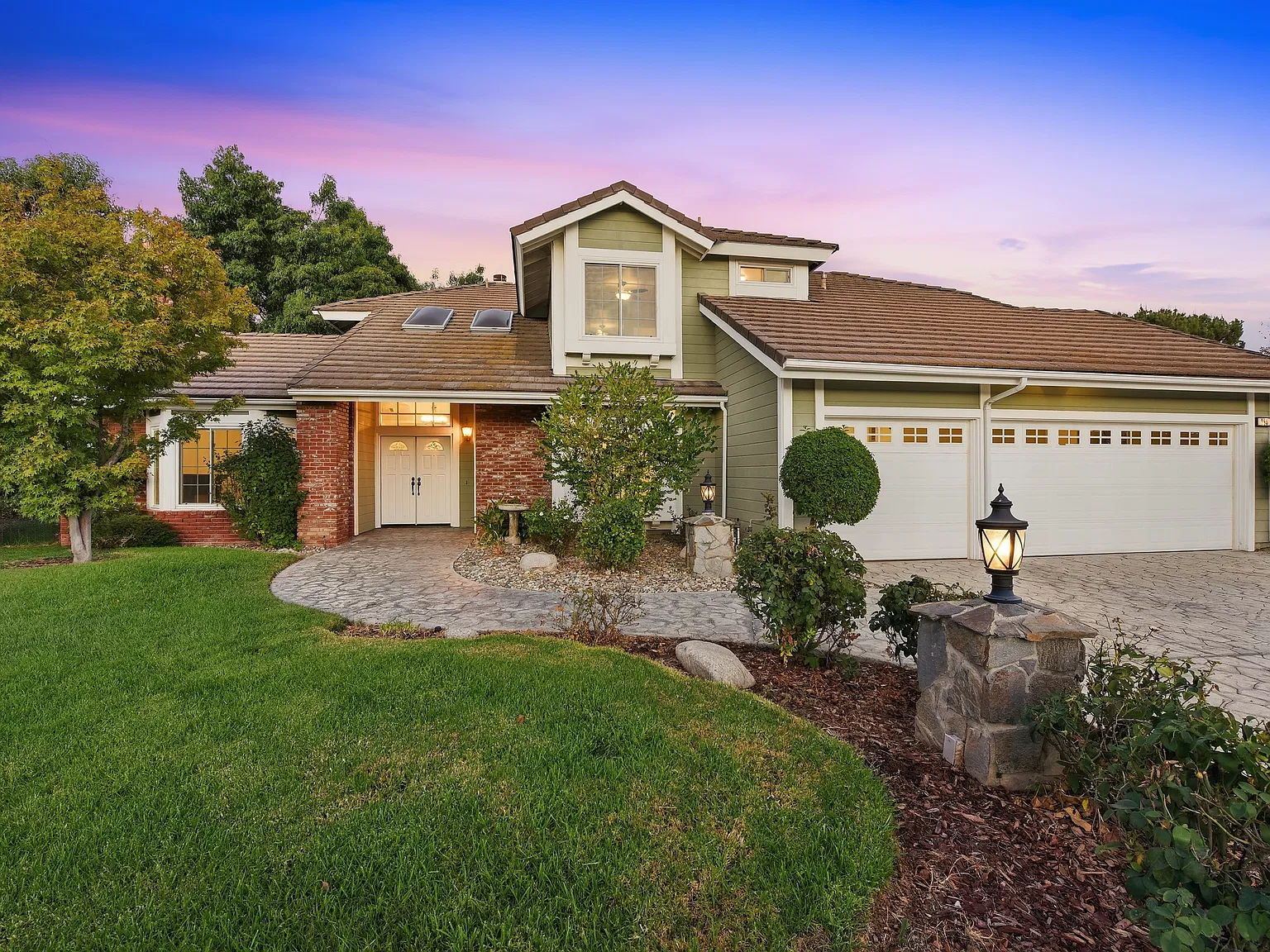 5 bed, 2800 sqft, $7,500 — Photo 3