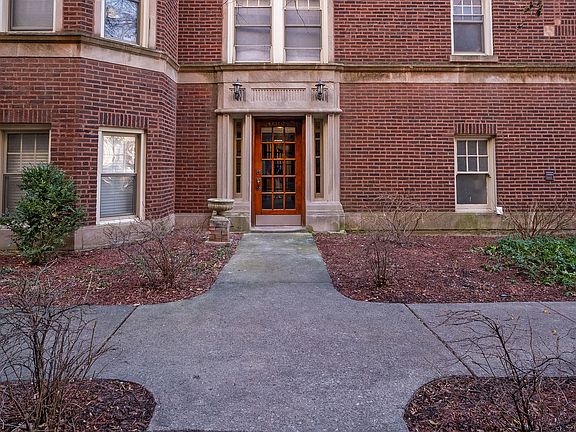 3rd image of 6129 N Hoyne Ave #3