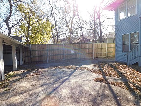 4th image of 826 N Bishop Ave #4