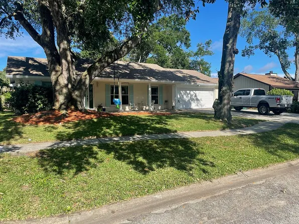 3925 W Petite Dr, Jacksonville Beach, FL 32250