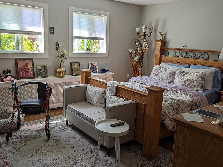 3504 Ainslie St — Photo 16