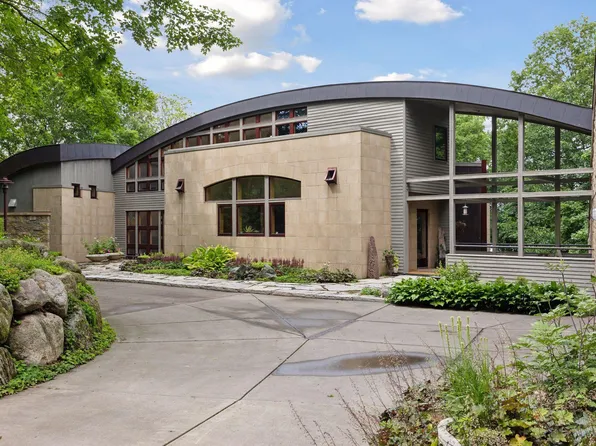 1124 Underhill Cir, Wayzata, MN 55391
