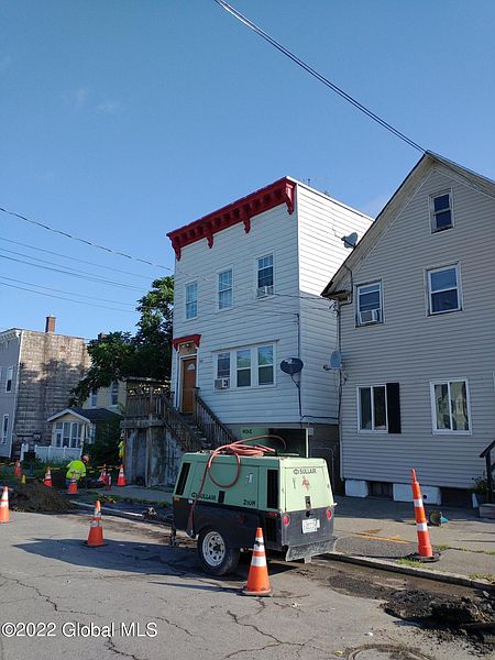 3rd image of 845 Livingston ave Avenue