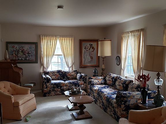 5th image of 2317 Elmwood Dr SE