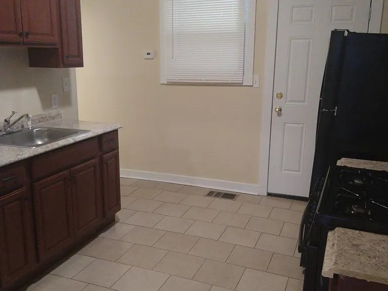 32 Vine St #R1 — Photo 3