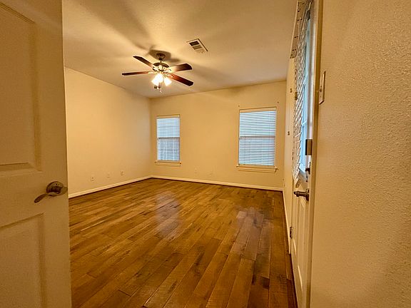 3rd image of 102 Hitching Post Dr Unit B