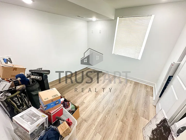 183 W Norris St — Photo 16