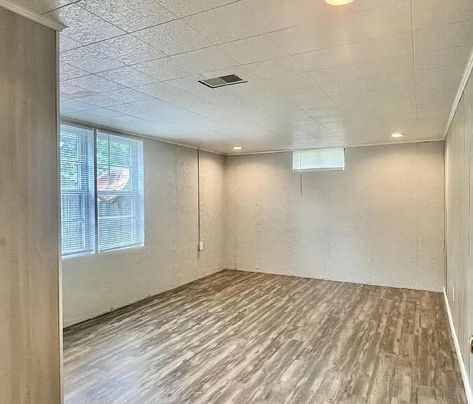 719 N Middle St — Photo 19