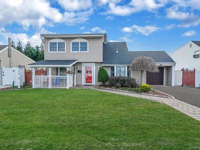 32 Needle Lane, Levittown, NY, 11756