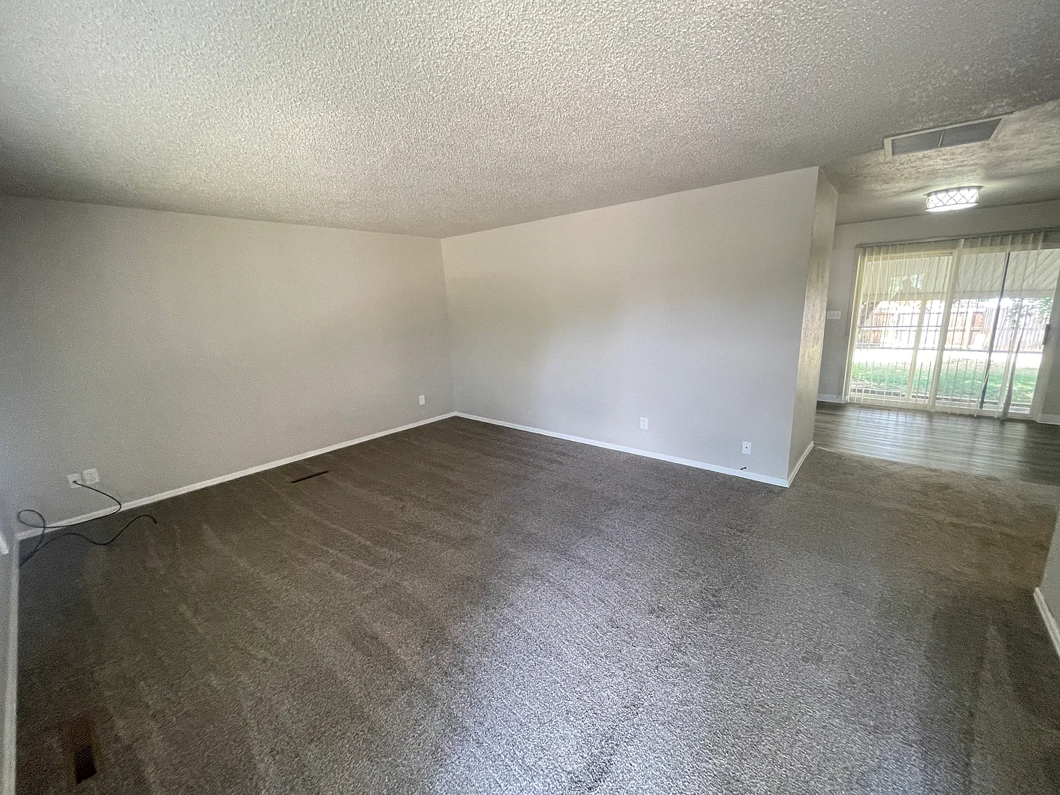 4 bed, 2.5 bath, 2322 sqft, $2,600 — Photo 2