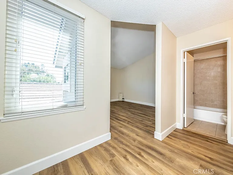 21 Ashbrook #102 — Photo 26