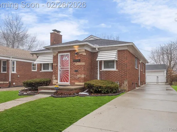 19134 Mallina St, Grosse Pointe, MI 48236