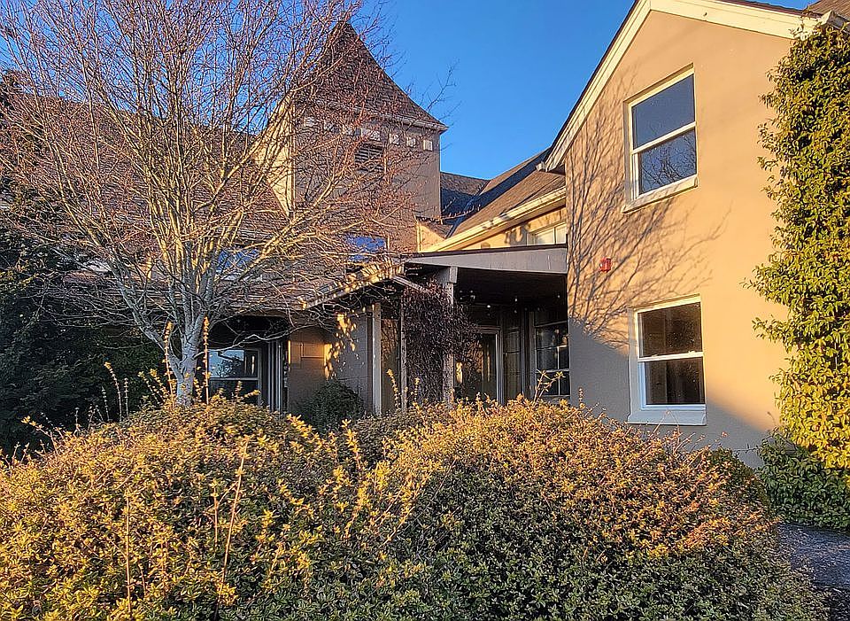 1st image of 1070 Columbia Blvd