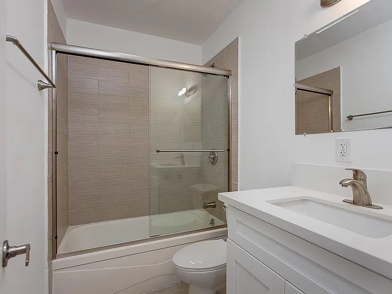 2827 S La Brea Ave #18 — Photo 9