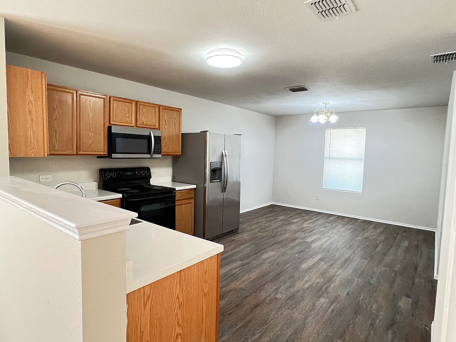 4 bed, 1400 sqft, $2,075 — Photo 3