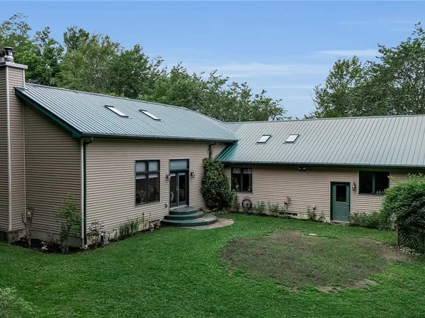 1589 Bailey Rd, Cowlesville, NY 14037