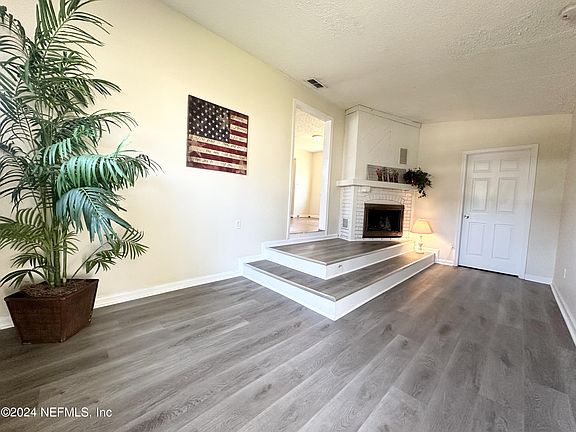 3rd image of 7410 WARNER Drive