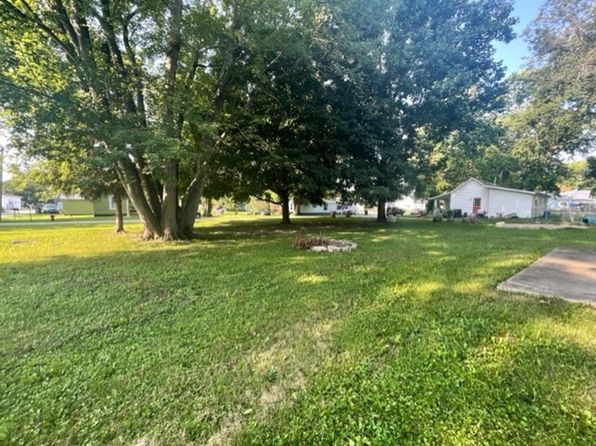 507 E Market St, Hillsboro, IN 47949