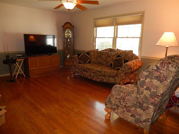 3rd image of 61948 Ozone St