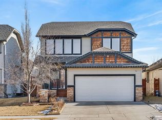 208 W Cimarron Dr, Okotoks, AB T1S 0A7