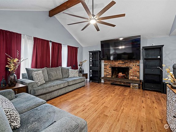 2nd image of 625 NW Fairwood Way