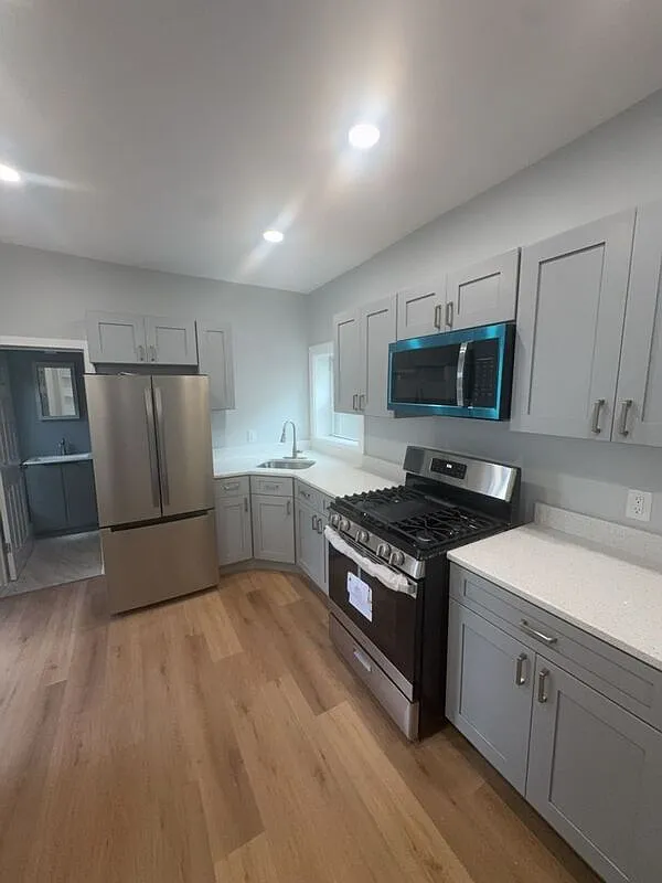 1 bed, 1.0 bath, $1,800 — Photo 3