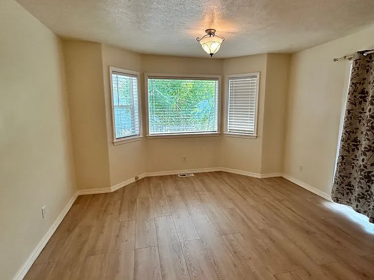 607 Desta St — Photo 11