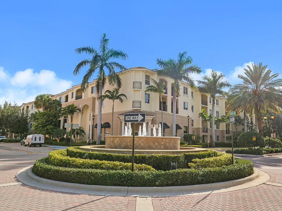 1218 Renaissance Way #218
