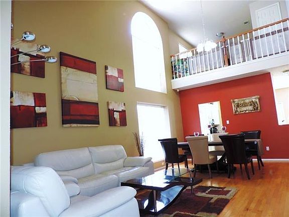 4th image of 1204 Gordon Oaks Dr