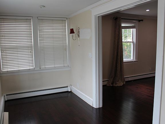 3rd image of 46 Notre Dame Ave