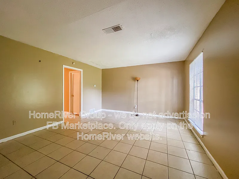 3 bed, 2.0 bath, 1386 sqft, $1,240 — Photo 4