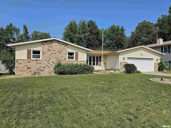 511 Rainbow Dr, Athens, IL 62613