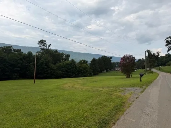 168 Porter St, Narrows, VA 24124