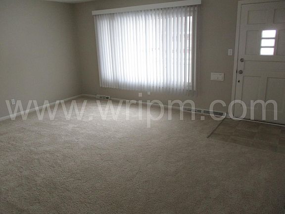 5th image of 26432 Aaron Ave