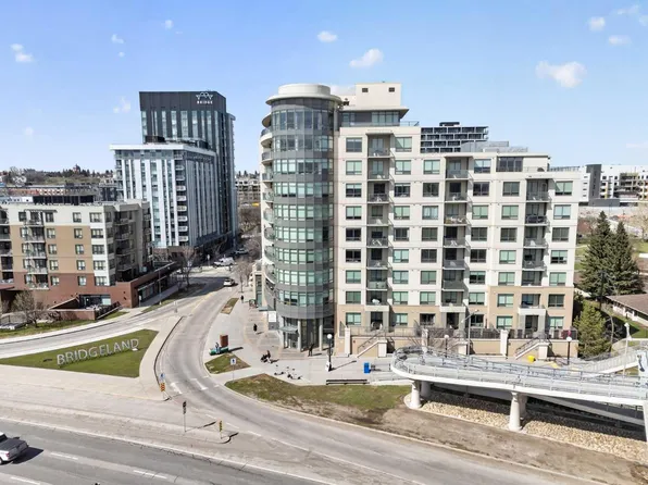 38 9th St NE #204, Calgary, AB T2E 7X9
