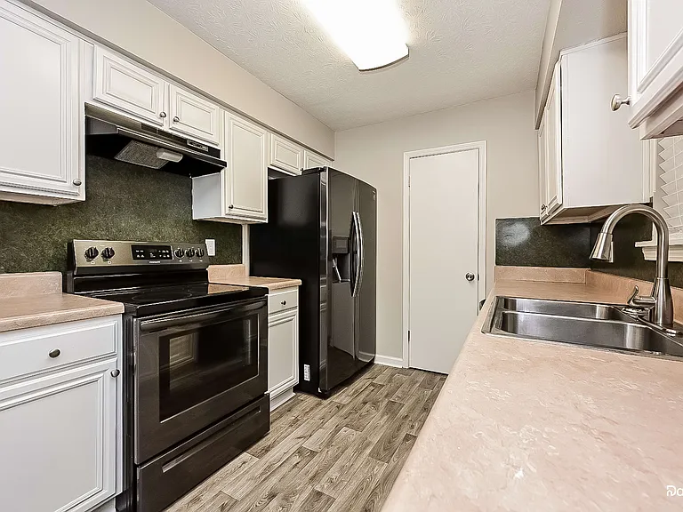 8990 Sterling Ridge Ln — Photo 2