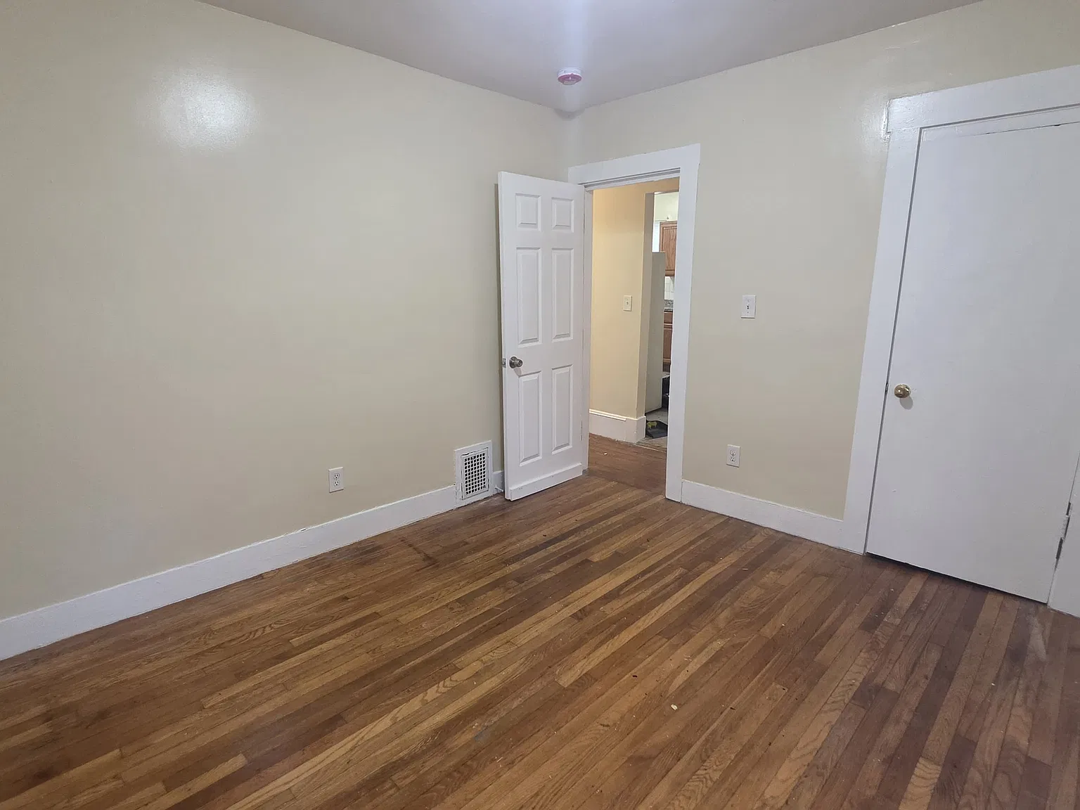 4 bed, 1099 sqft, $3,400 — Photo 3