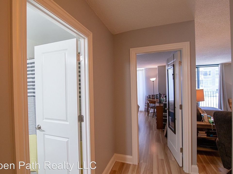 1st image of 1250 N La Salle Dr APT 603